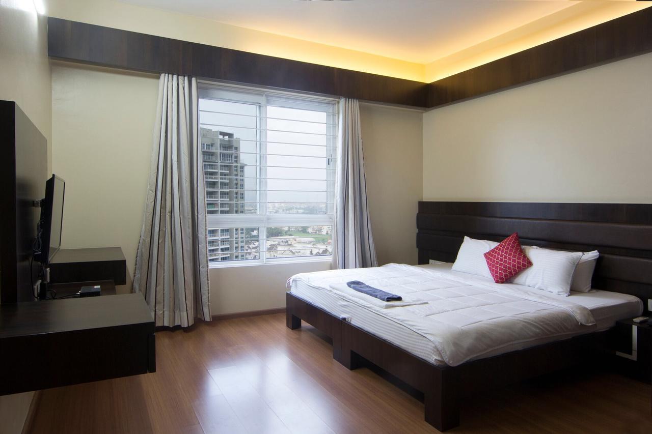 Amanora Park Town Bed & Breakfast Pune Bagian luar foto