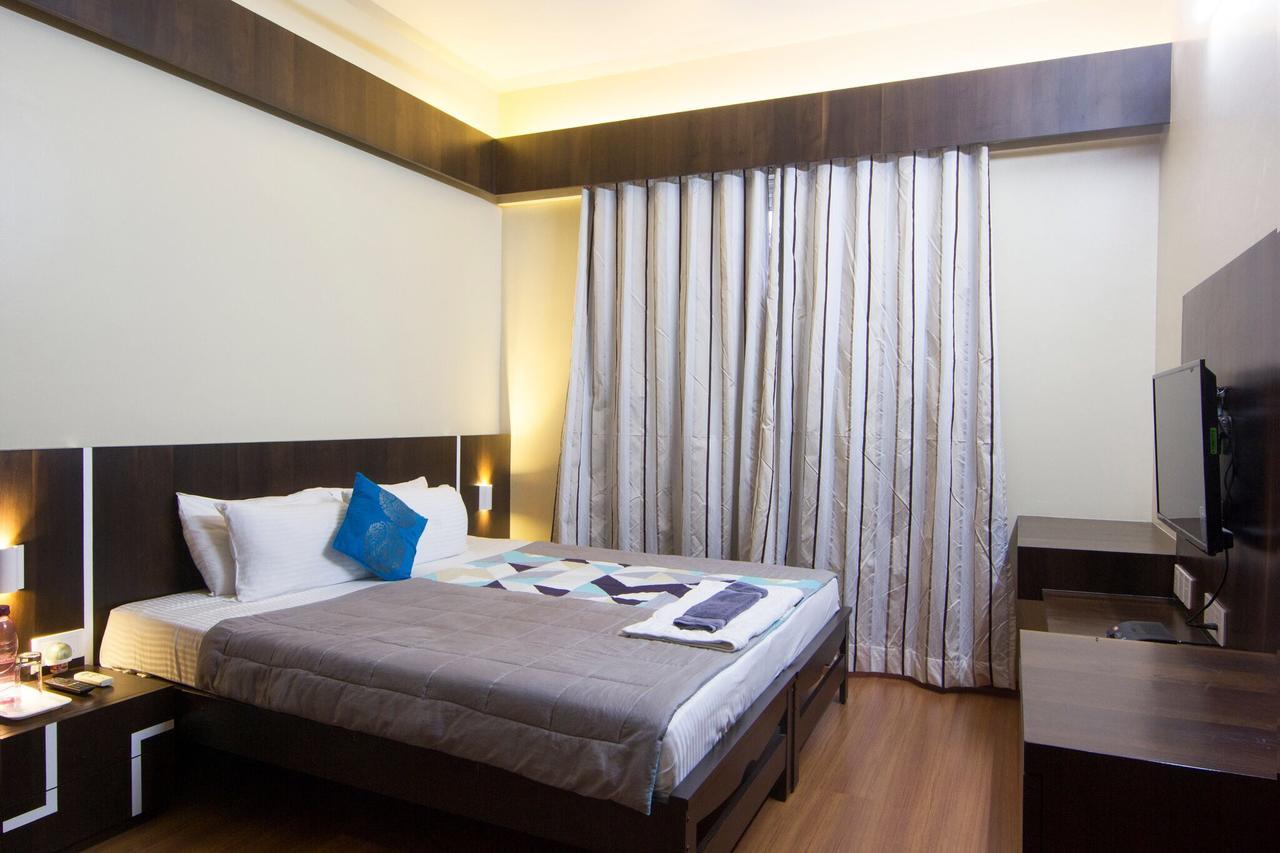 Amanora Park Town Bed & Breakfast Pune Bagian luar foto