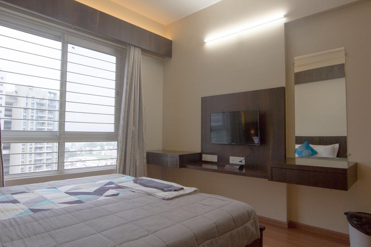 Amanora Park Town Bed & Breakfast Pune Bagian luar foto