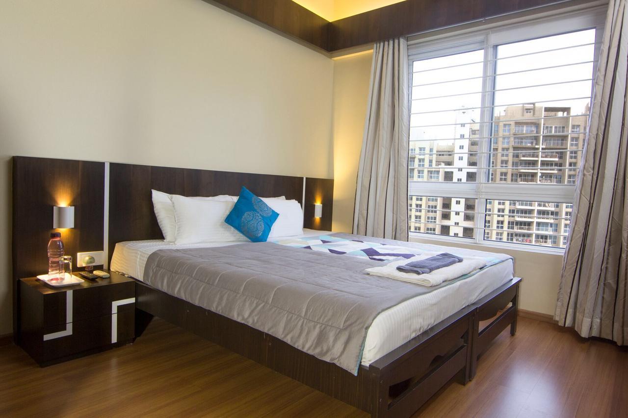Amanora Park Town Bed & Breakfast Pune Bagian luar foto